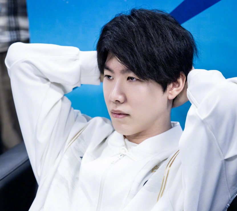 Scout 经常被 Flandre 锁定，双星崔晓君和 Hope 得到了很多分数。 Anyone's Legend 赢得了第一场比赛