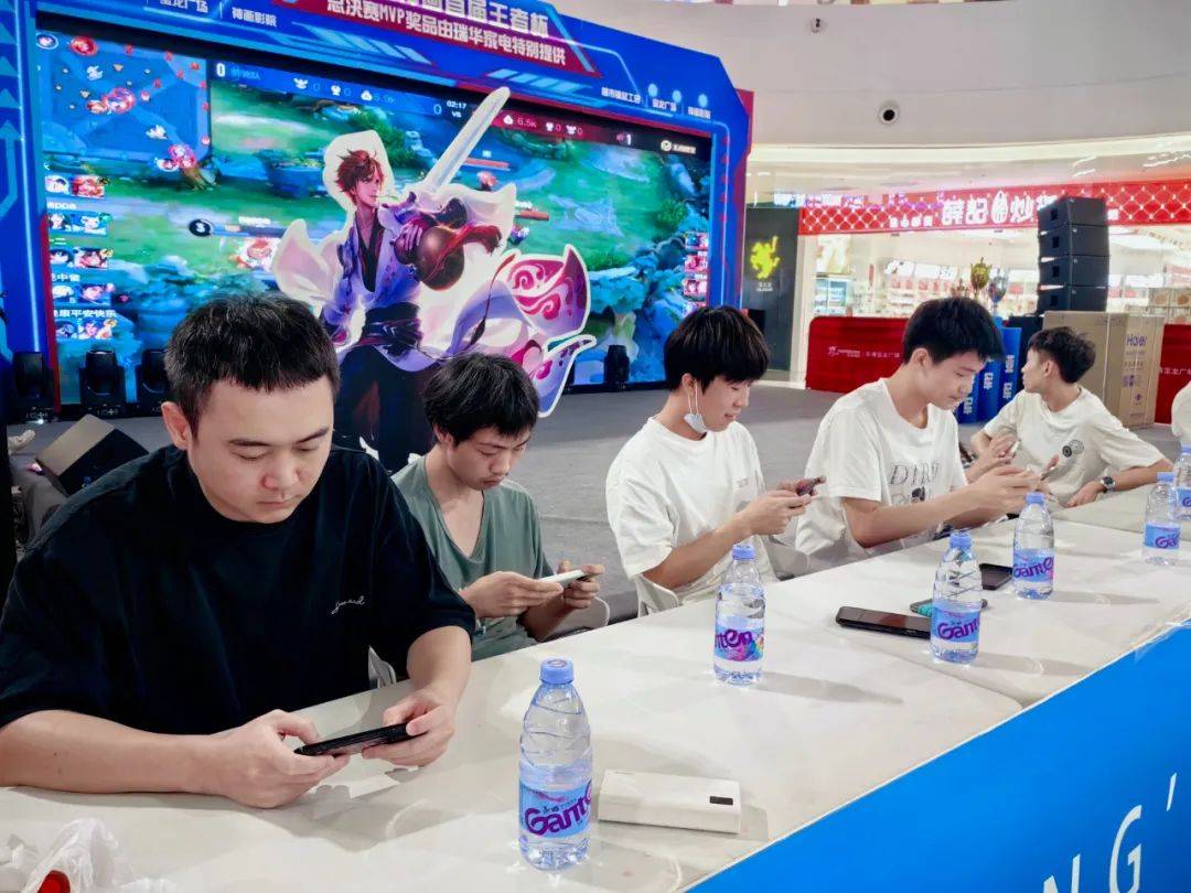 LPL解说公然辱骂观众，官方处理结果出炉：停班7天