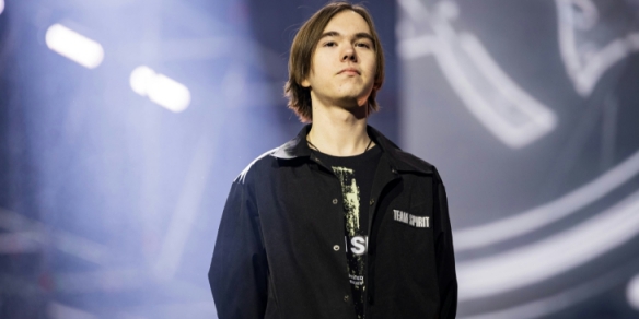 Fenfen ：我听说的是有两个队在找Tarzan，一个LPL的 一个LCK的